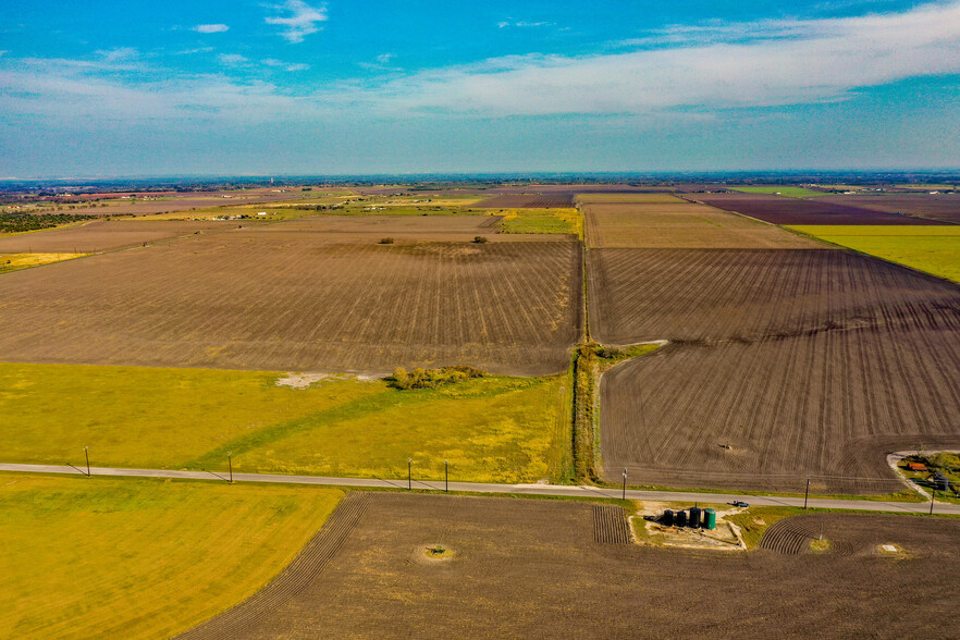 CR 5714, La Coste, TX for sale - Primary Photo - Image 1 of 4