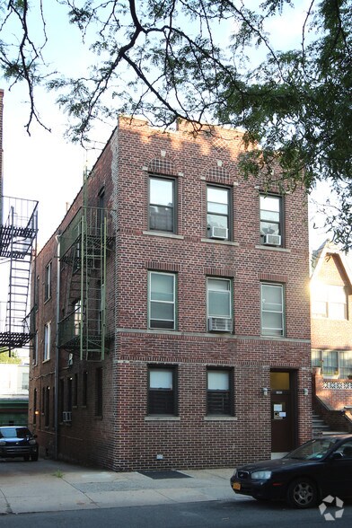 39-28-39-30 58th St, Woodside, NY for sale - Primary Photo - Image 1 of 1