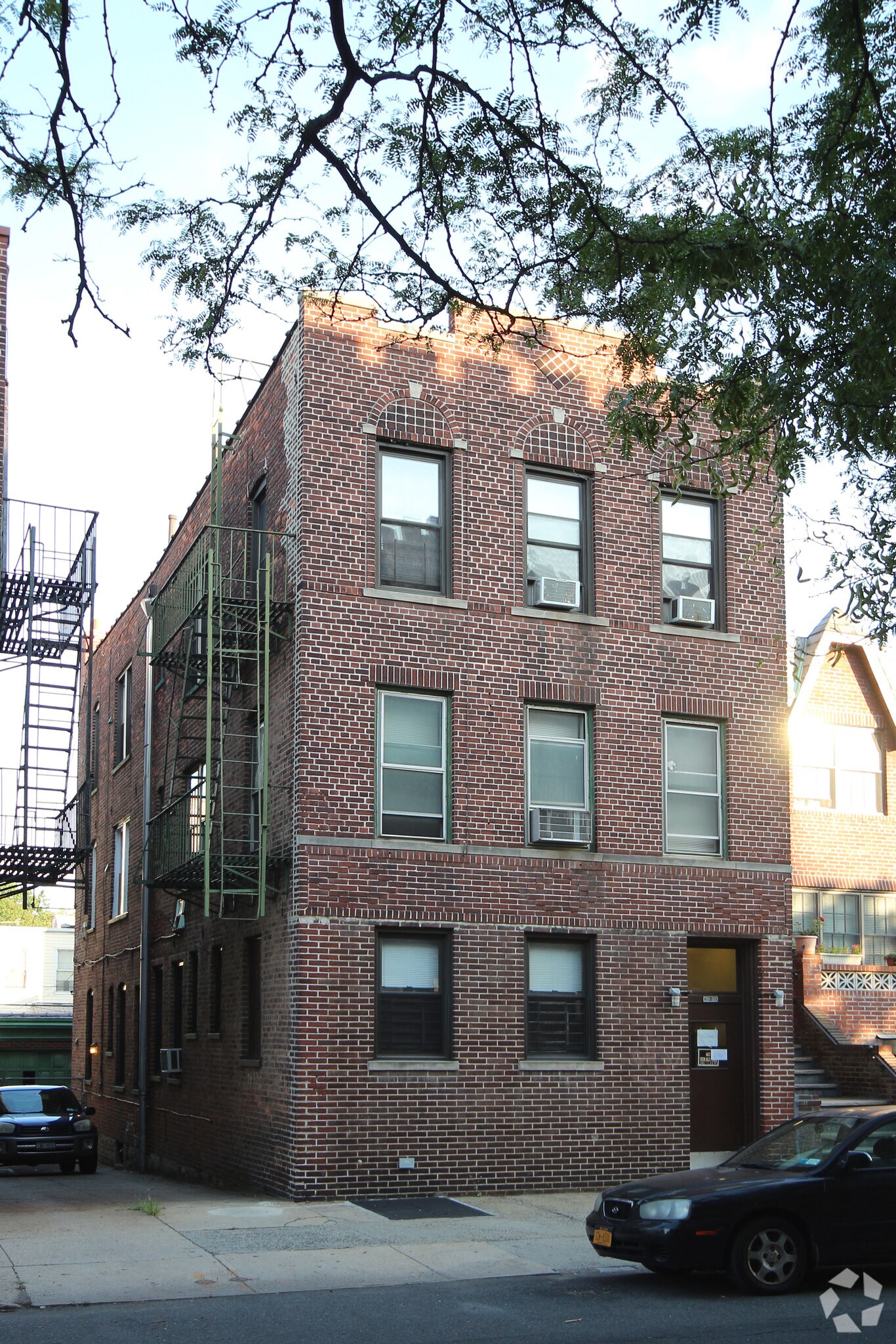 39-28-39-30 58th St, Woodside, NY for sale Primary Photo- Image 1 of 1