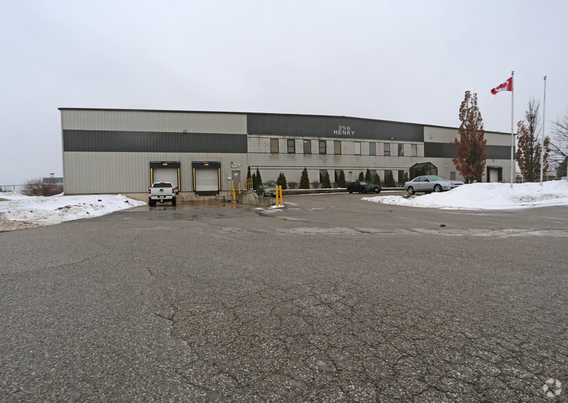 396 Henry St, Brantford, ON for lease - Building Photo - Image 2 of 3
