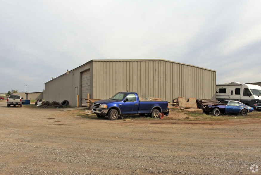 811 S Sunnylane Rd, Moore, OK for lease - Primary Photo - Image 1 of 19