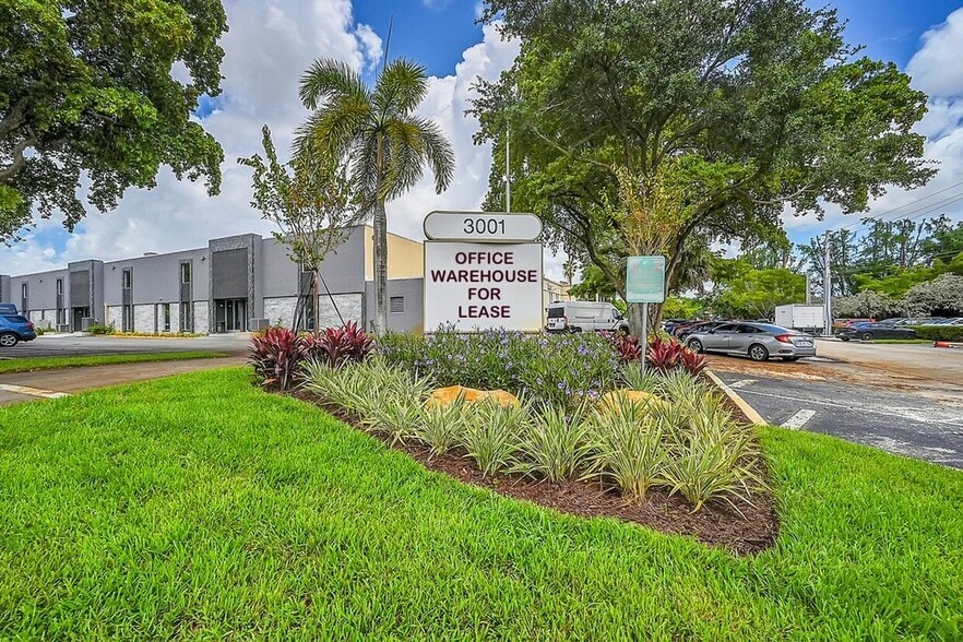3001 SW 10th St, Pompano Beach, FL for lease - Building Photo - Image 1 of 34