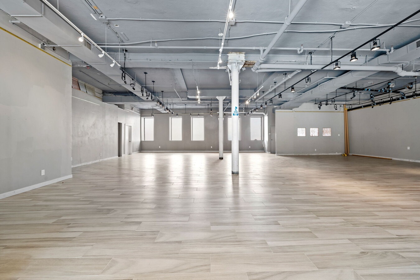 81 Boylston St, Brookline, MA 02445 - Unit B -  - Interior Photo - Image 2 of 9