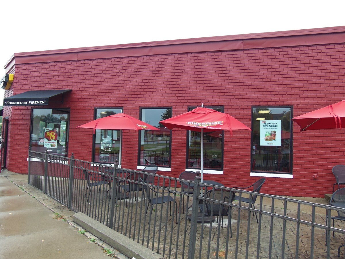 28531 28557 Woodward Ave Berkley Mi 48072 Restaurant Property Patio On N Side Of Building