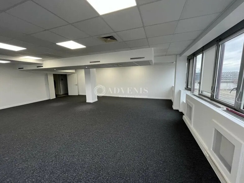 Office in Fontenay-sous-Bois for lease - Building Photo - Image 1 of 12