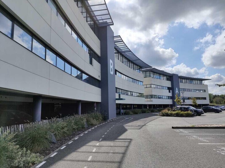 Office in Mérignac for lease - Building Photo - Image 2 of 8