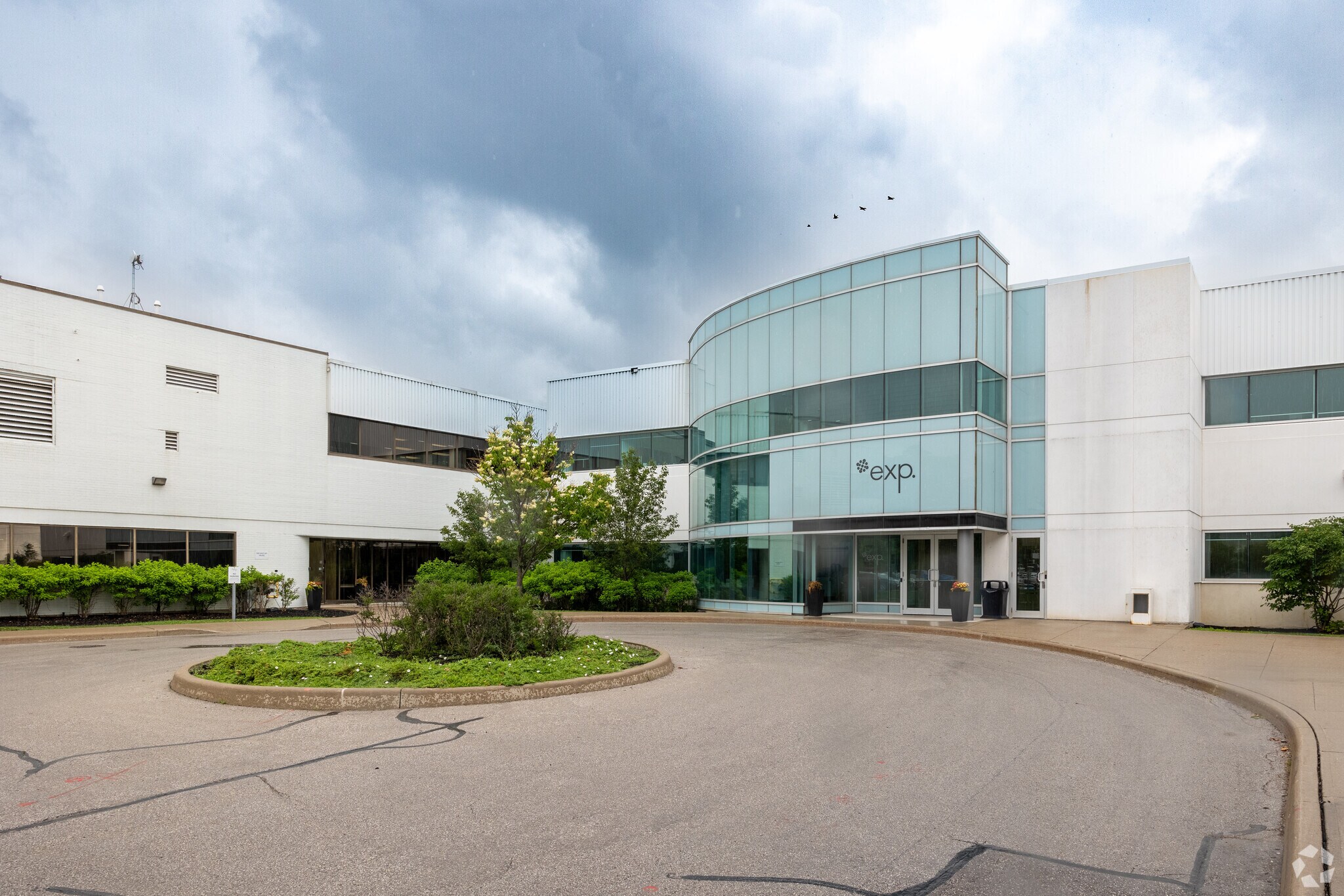 Office in Brampton, ON for sale Primary Photo- Image 1 of 1