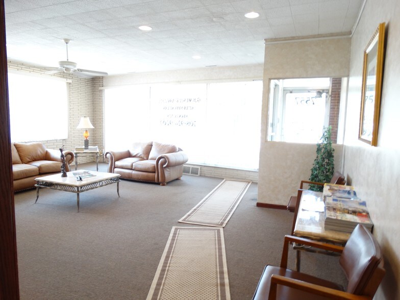 7557 W 63rd St, Summit Argo, IL 60501