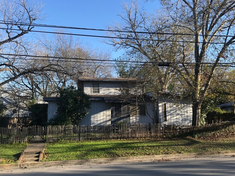 176 E Garden St, New Braunfels, TX 78130