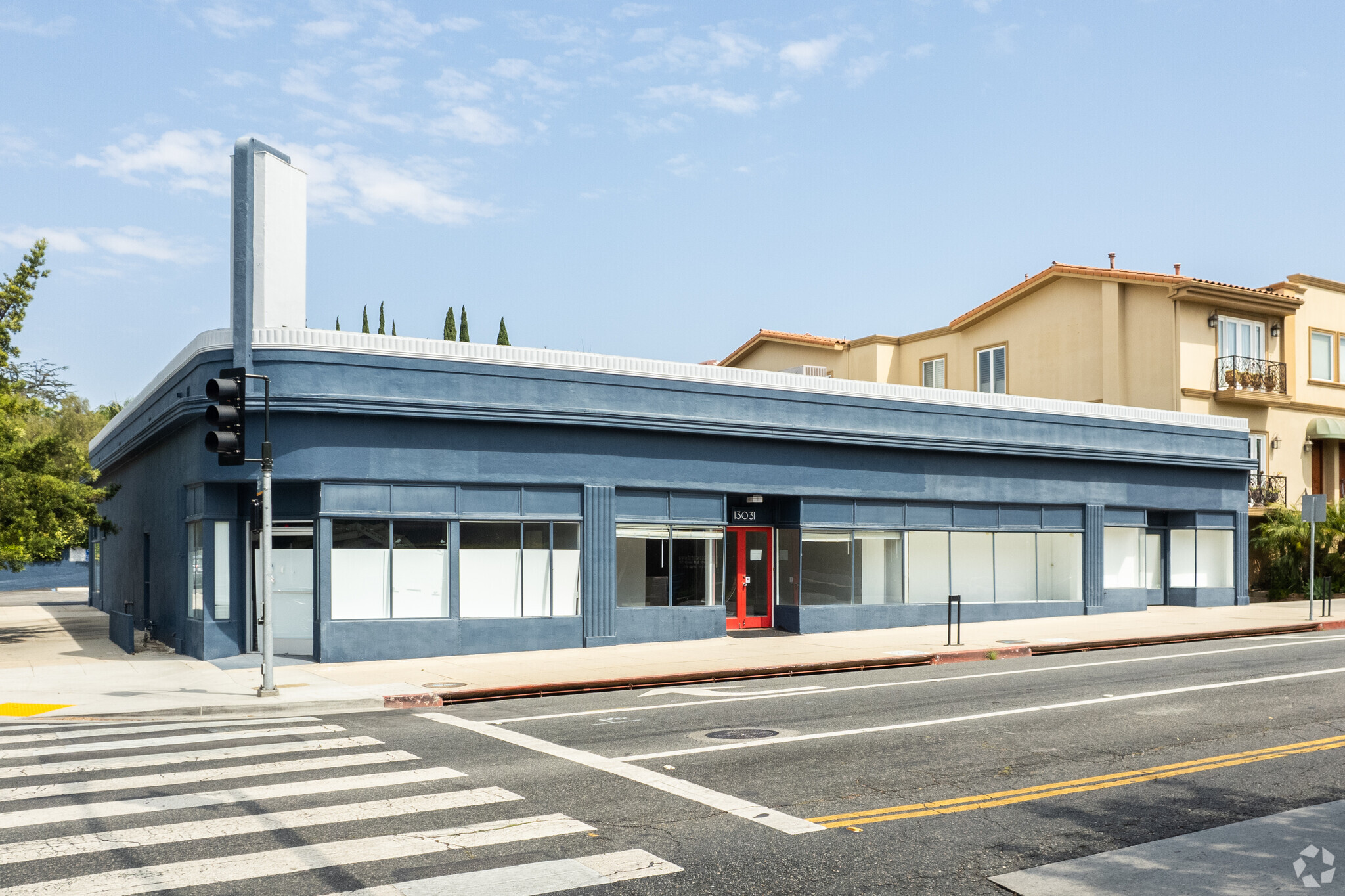 13031 Montana Ave, Los Angeles, CA for lease Primary Photo- Image 1 of 54