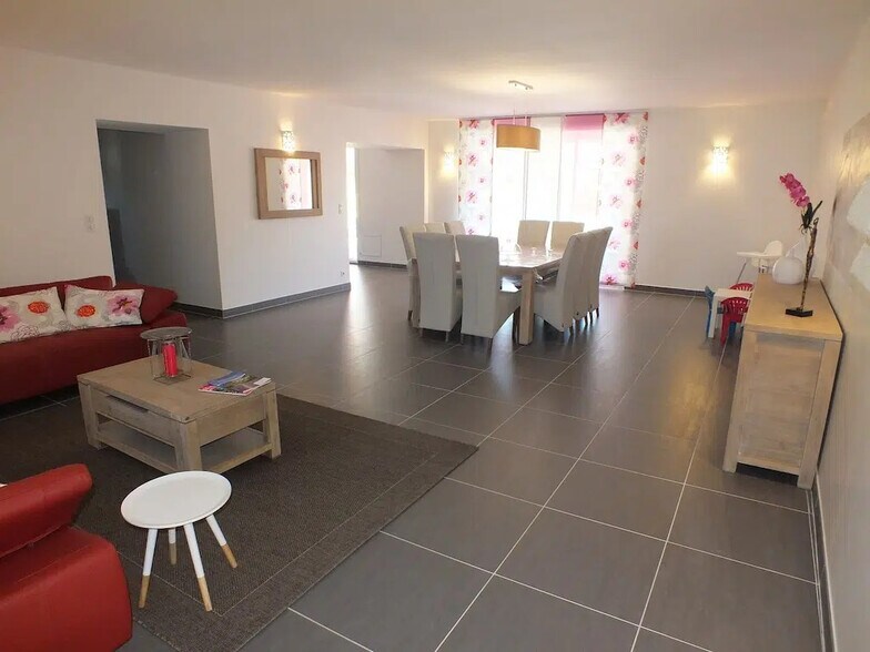 Flex in Eyguières for sale - Building Photo - Image 2 of 16