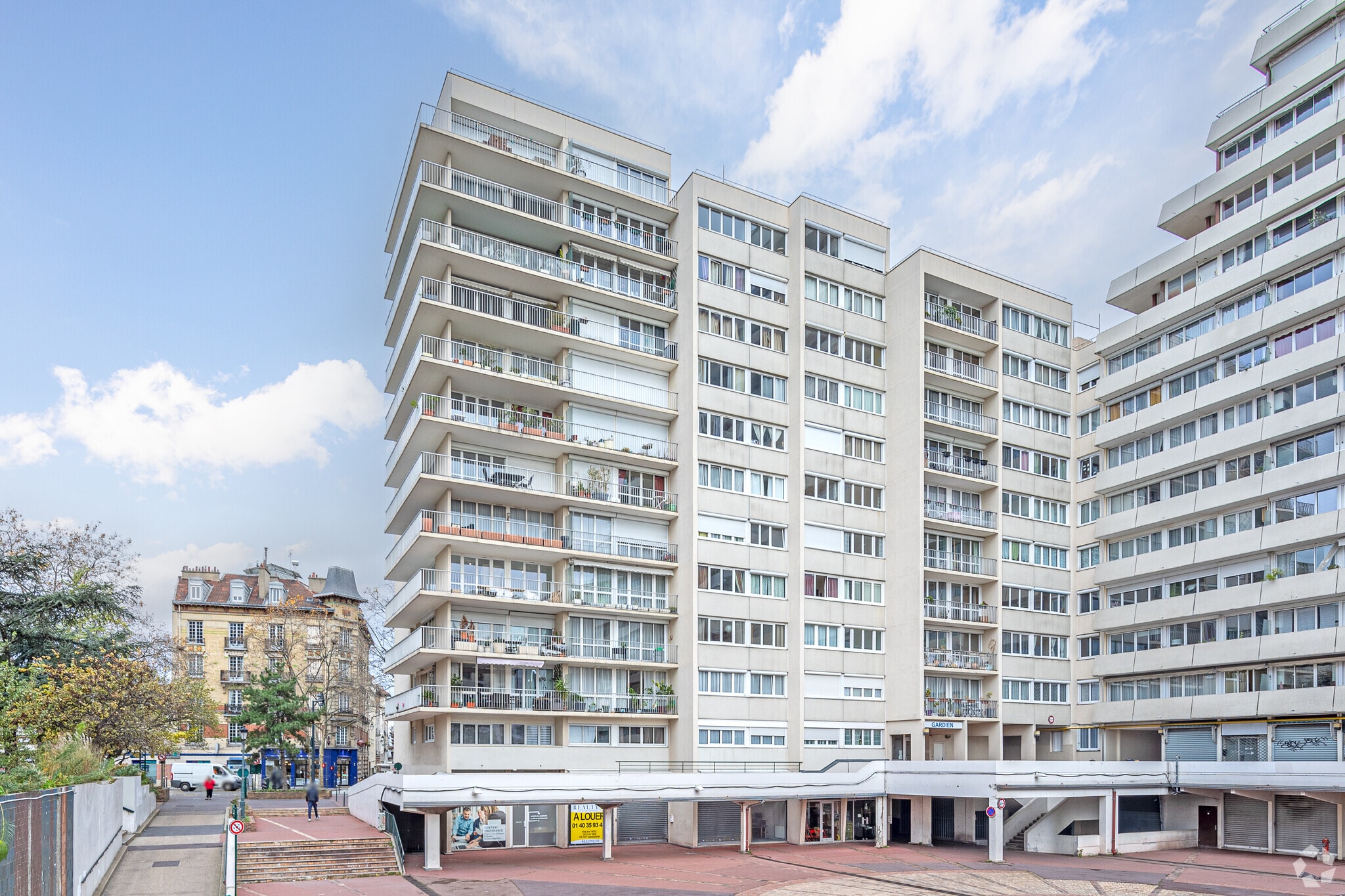 Multifamily in Colombes for sale Primary Photo- Image 1 of 2