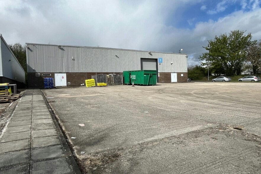 1 Crompton Rd, Swindon for lease - Building Photo - Image 2 of 4