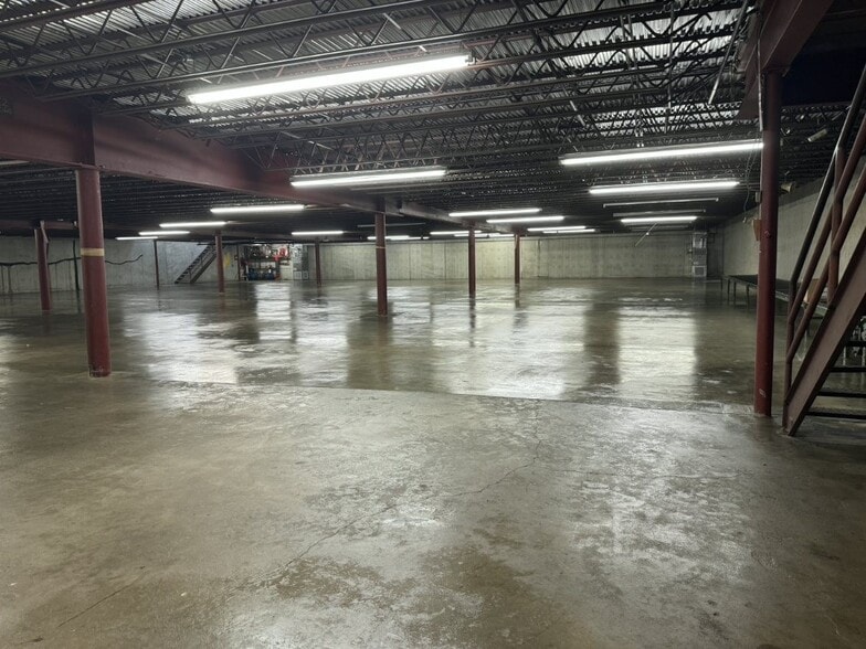 10915 W Kellogg St, Wichita, KS for lease - Primary Photo - Image 1 of 9