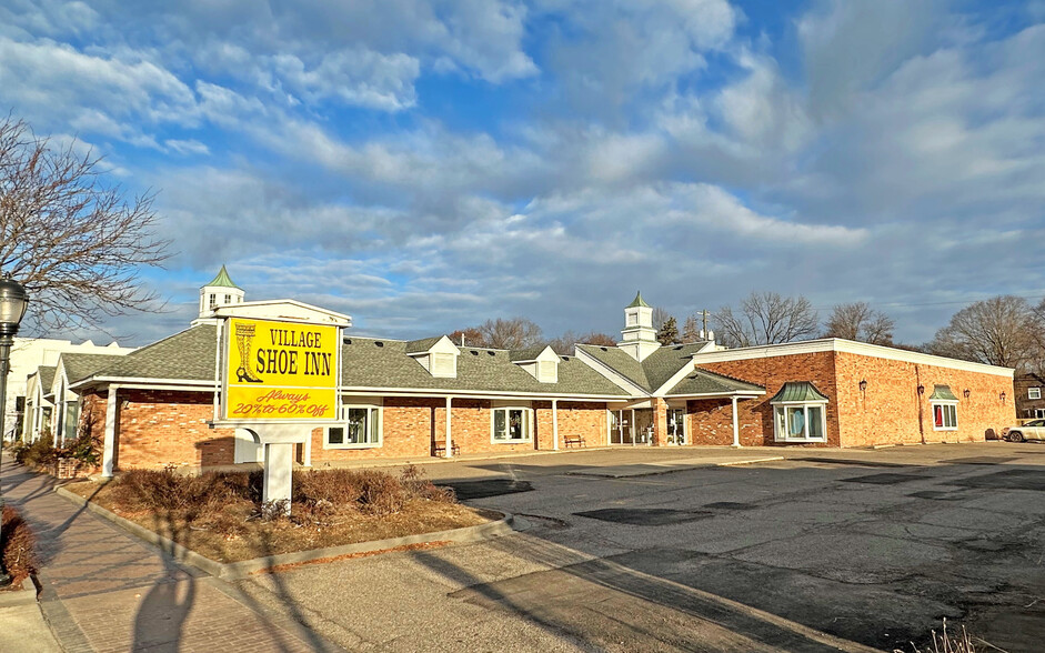 33224 Grand River Ave, Farmington, MI for lease - Building Photo - Image 2 of 8