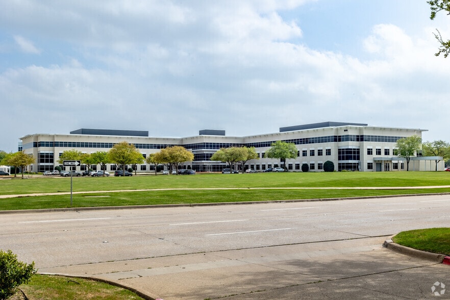 8616 Freeport Pky, Irving, TX for lease - Primary Photo - Image 1 of 4