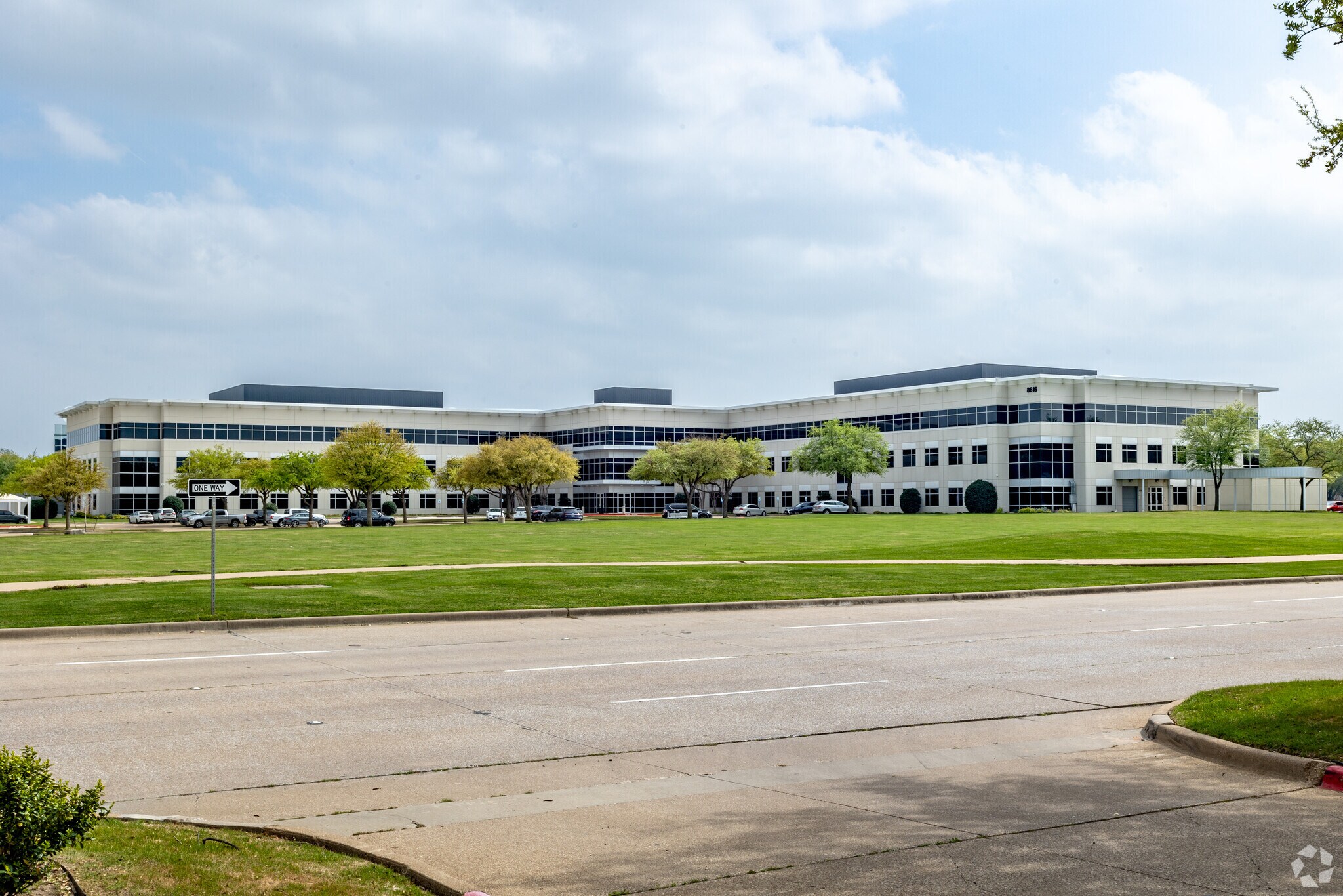 8616 Freeport Pky, Irving, TX for lease Primary Photo- Image 1 of 5