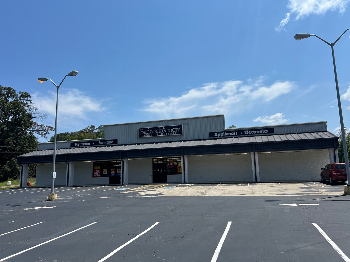 3600 Main St, Jasper, TN 37347 Badcock & More