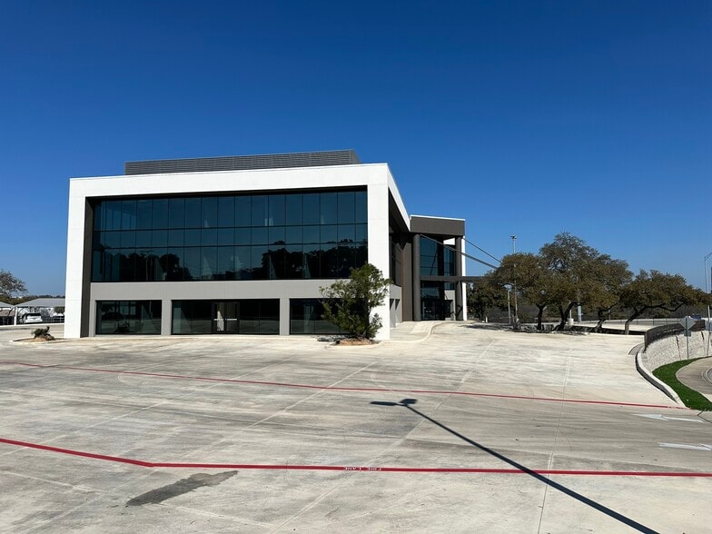 9100 W Interstate 10, San Antonio, TX for lease - Building Photo - Image 3 of 3