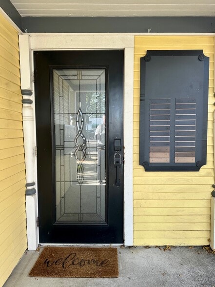 348-350 Cernon St, Vacaville, CA for lease - Building Photo - Image 3 of 10