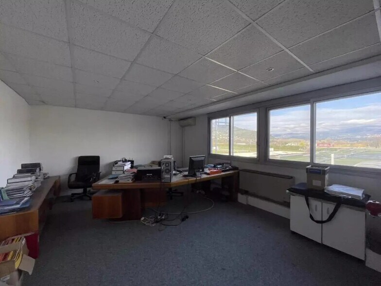 Office in Mandelieu-la-Napoule for lease - Interior Photo - Image 3 of 9
