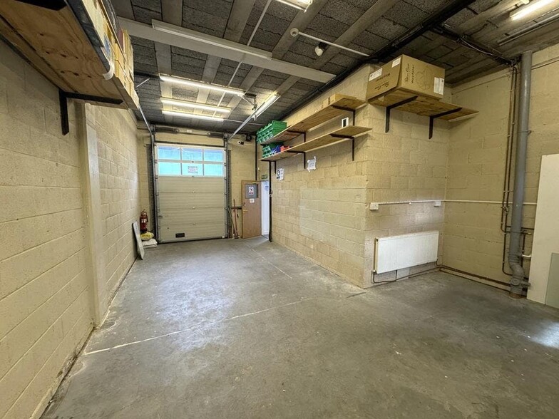 Commerce Rd, Brentford for lease - Interior Photo - Image 3 of 17