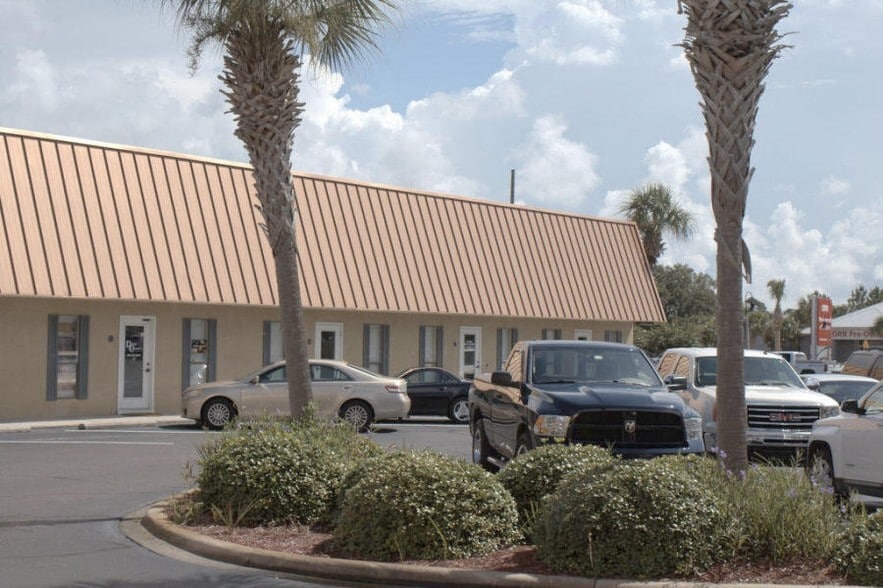 225 Main St, Destin, FL for lease - Building Photo - Image 1 of 58