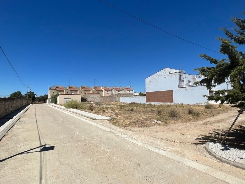 Land in Mirandilla for sale Building Photo- Image 1 of 14