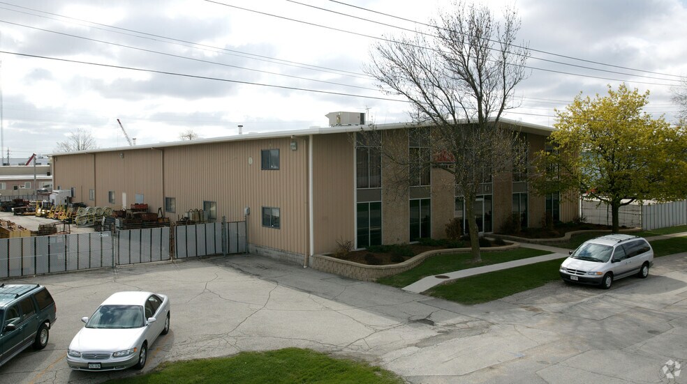 4320 N 127th St, Brookfield, WI for sale - Primary Photo - Image 1 of 1