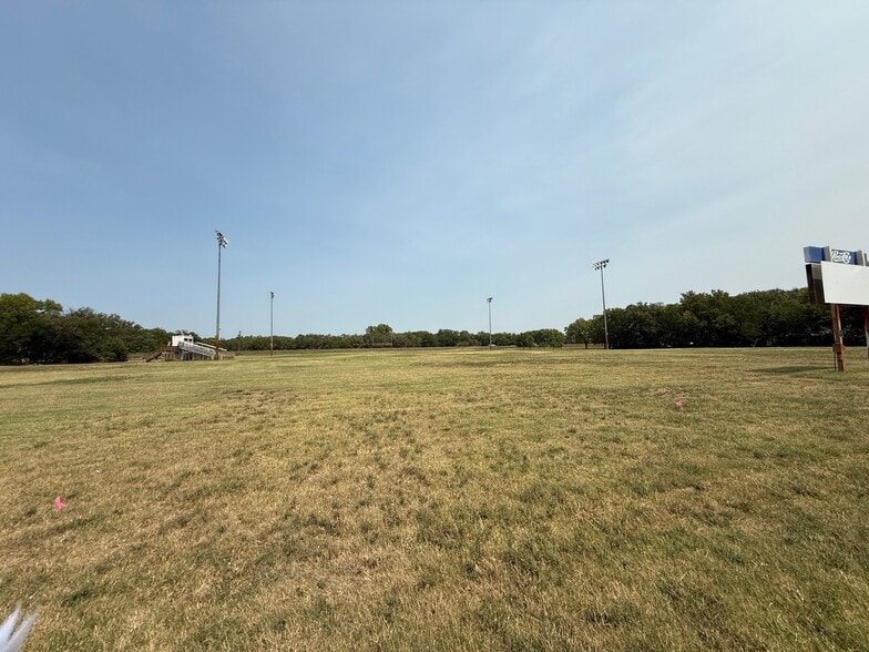 110 W Otis Ave, Salina, KS for sale - Building Photo - Image 2 of 8