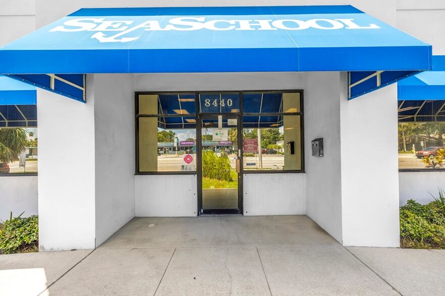 8440 4th St N, Saint Petersburg, FL for lease - Building Photo - Image 2 of 31