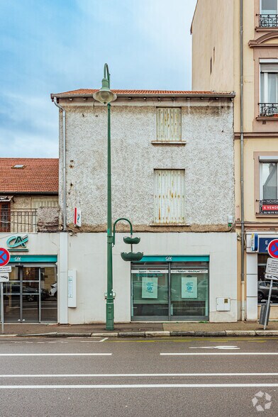 Retail in Tassin-la-Demi-Lune for lease - Building Photo - Image 2 of 2