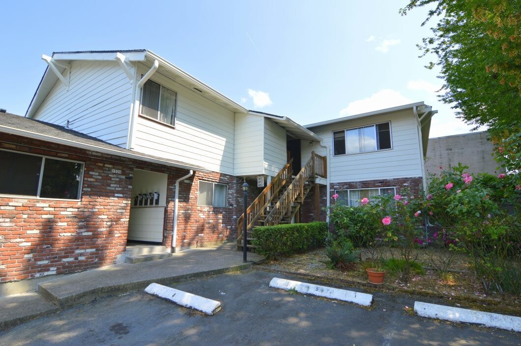 1326-1340 SE Center St, Portland, OR for sale Interior Photo- Image 1 of 1