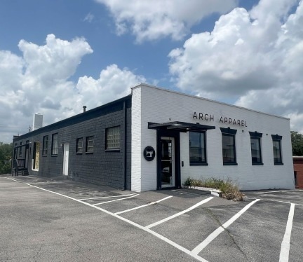 2335 S Hanley Rd, Brentwood, MO for lease - Building Photo - Image 2 of 5