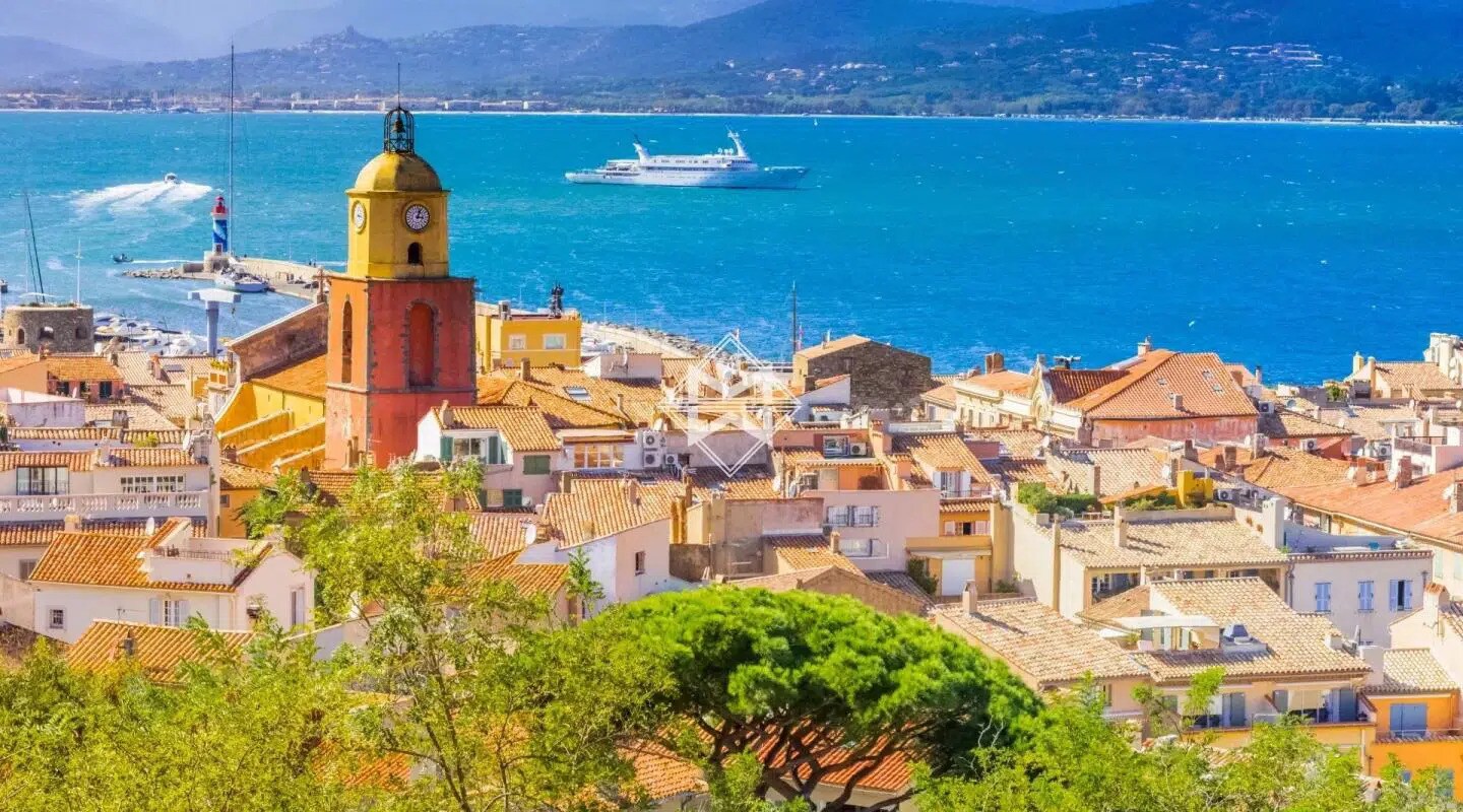 Retail in SAINT-TROPEZ for lease Building Photo- Image 1 of 4