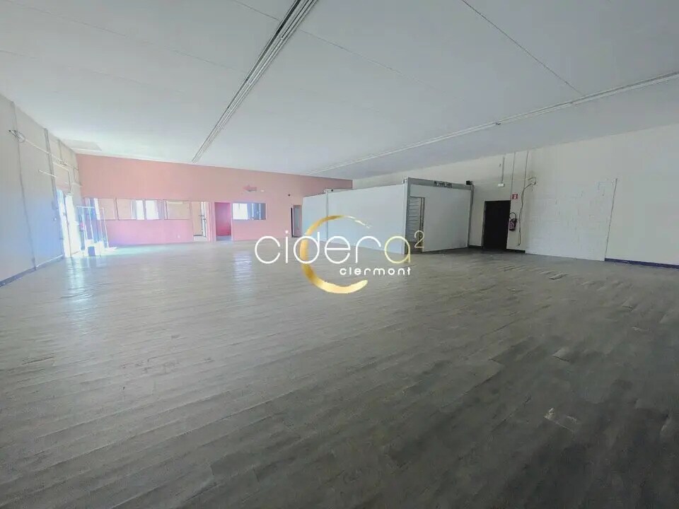 Retail in COURNON-D'AUVERGNE for lease Interior Photo- Image 1 of 7