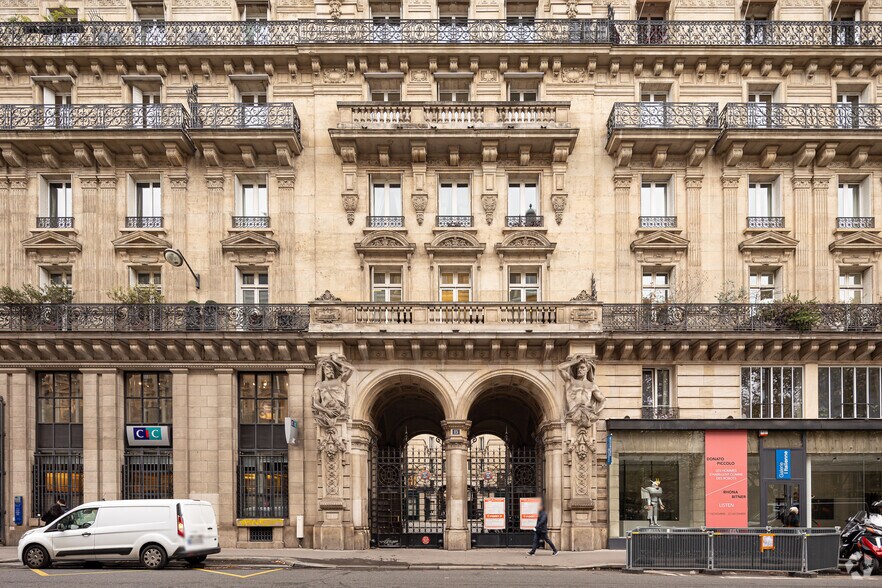 Multifamily in Paris for sale - Building Photo - Image 3 of 8