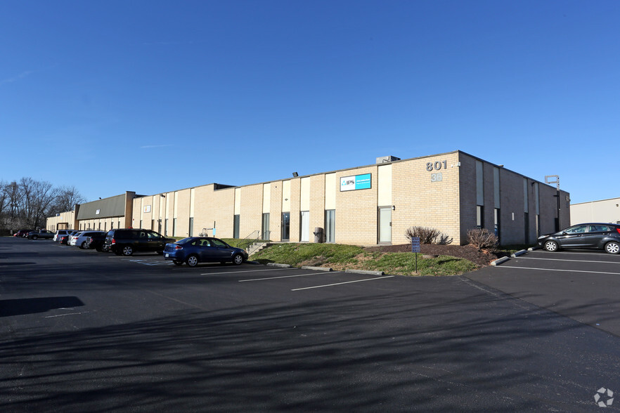 801 Carpenters Crossing, Folcroft, PA for lease - Building Photo - Image 1 of 5