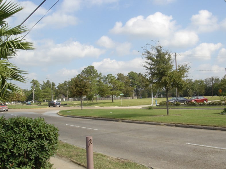 2800 Mangum Rd, Houston, TX for lease - Building Photo - Image 2 of 4