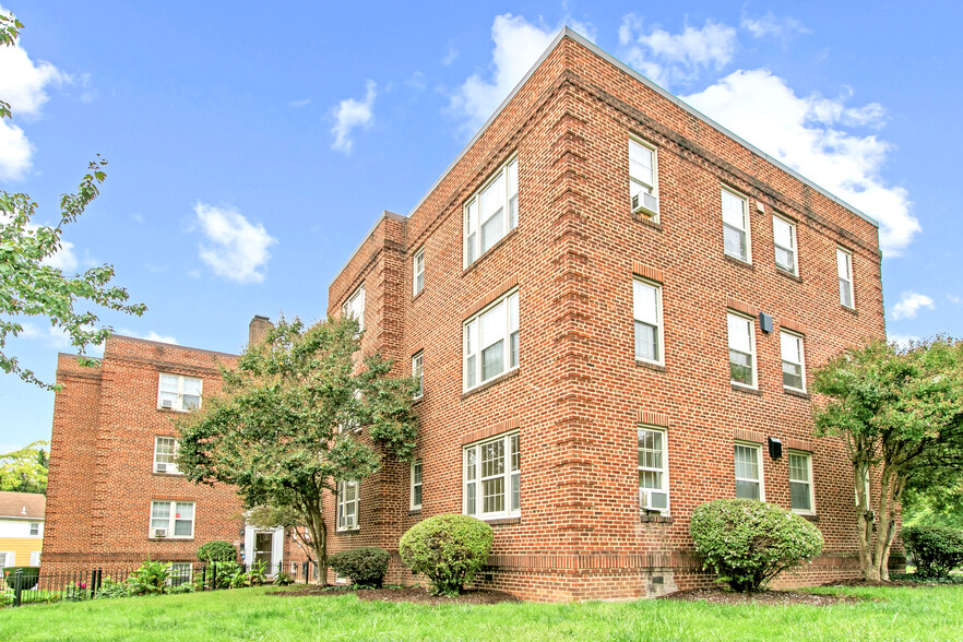 Randle Circle Apartments portfolio of 4 properties for sale on LoopNet.com - Building Photo - Image 2 of 15