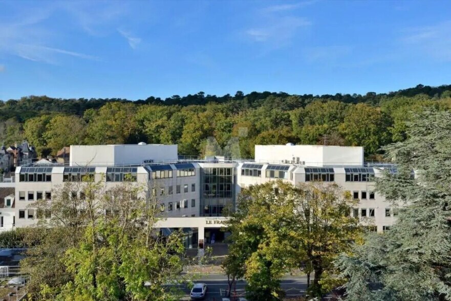 Retail in Avon for lease - Building Photo - Image 1 of 13