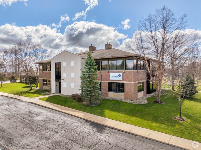 1080 N 10th St, Kalamazoo, MI for lease - Building Photo - Image 2 of 5