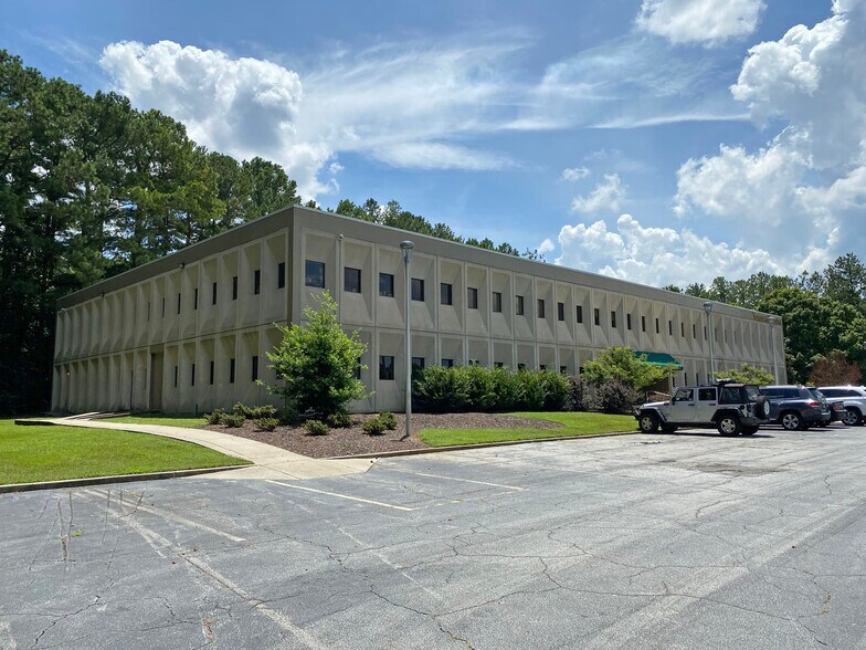 30 Perimeter Park Dr, Atlanta, GA for lease - Building Photo - Image 1 of 7