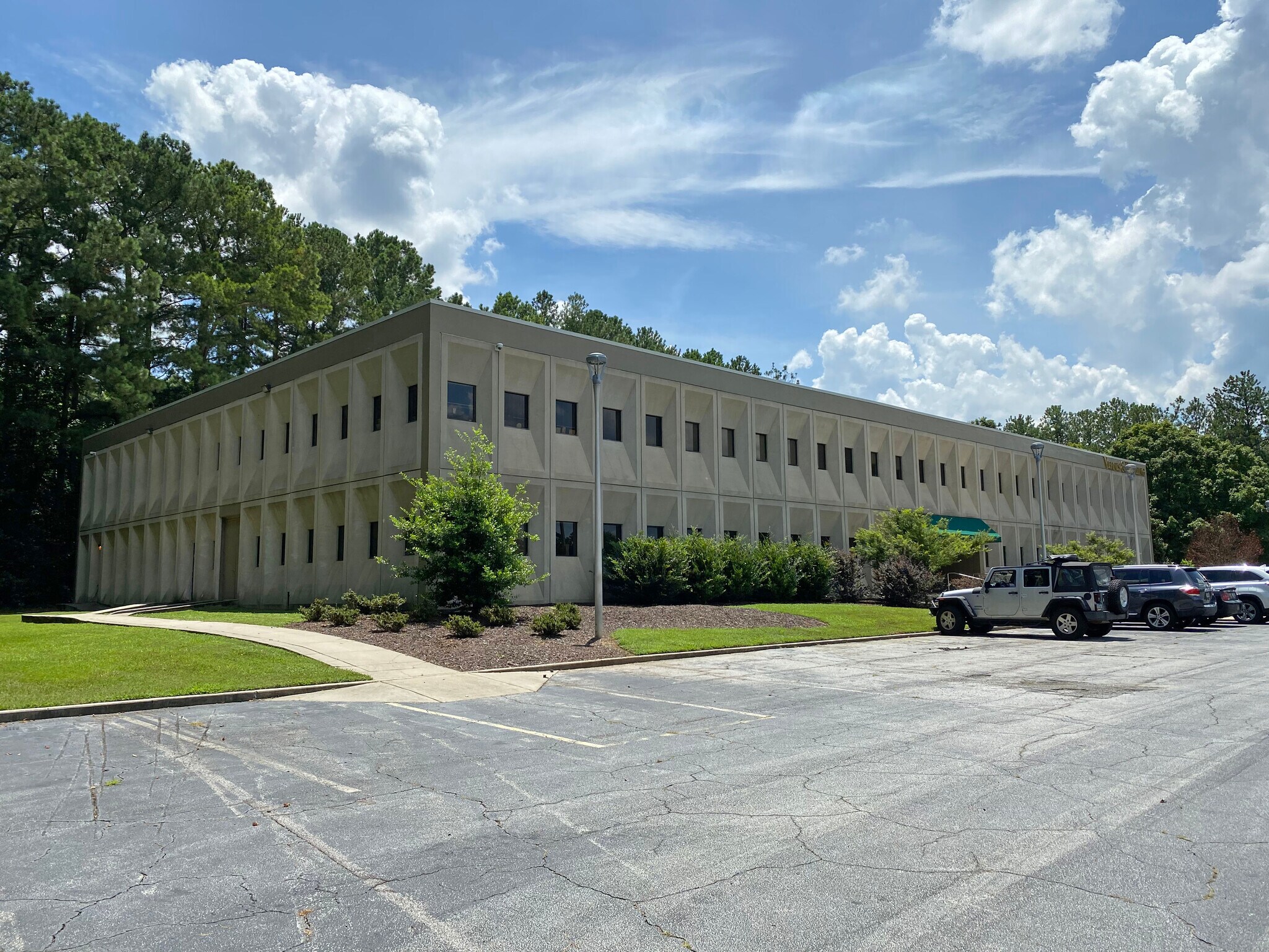 30 Perimeter Park Dr, Atlanta, GA for lease Building Photo- Image 1 of 8