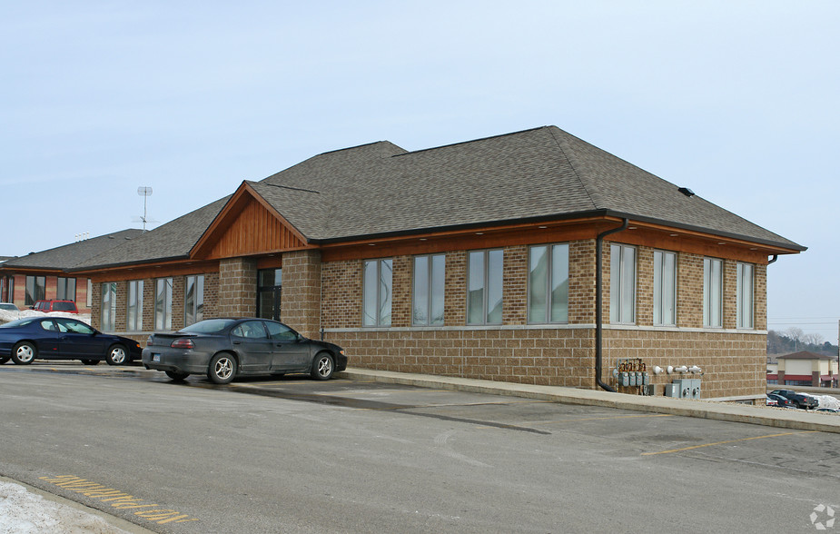 2660 Superior Dr NW, Rochester, MN for sale - Building Photo - Image 2 of 29