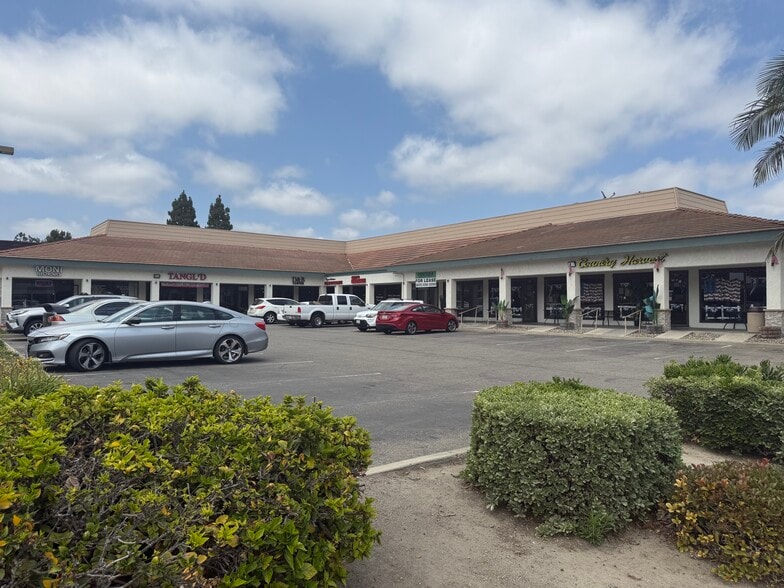 596 Mobil Ave, Camarillo, CA for lease - Building Photo - Image 1 of 3