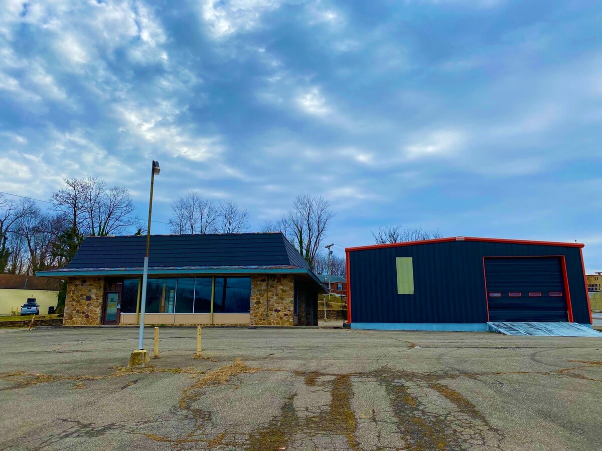 520 Hardy Rd, Vinton, VA 24179