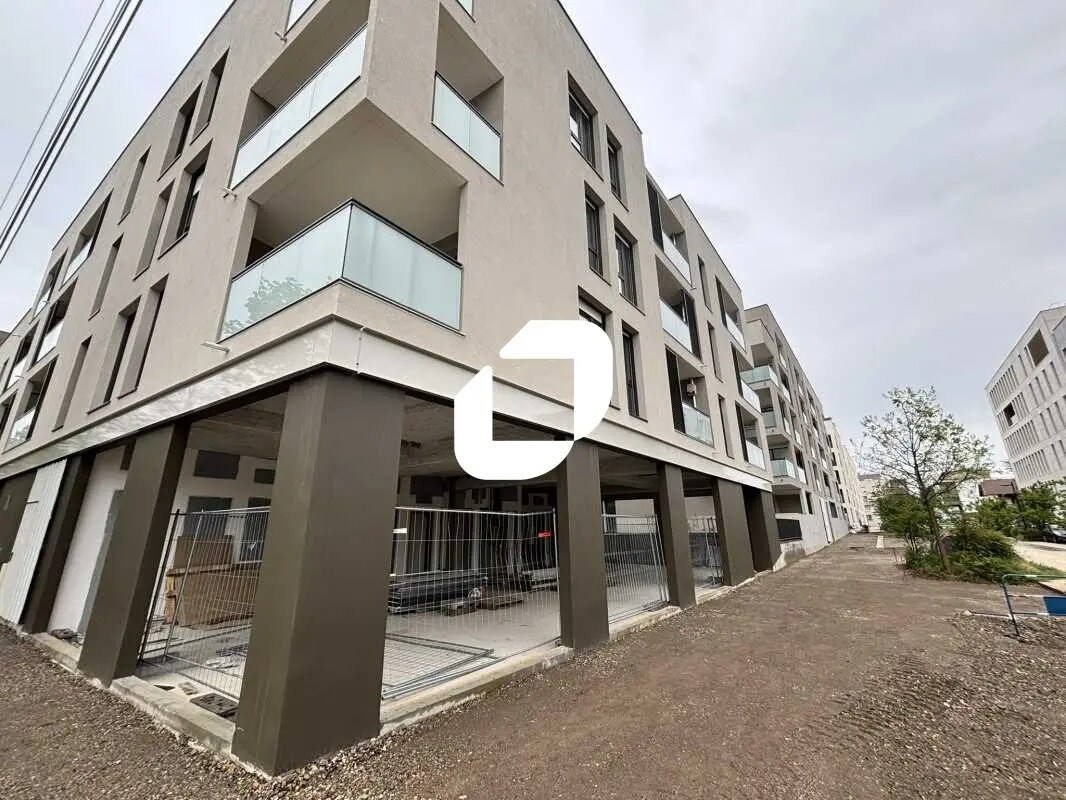 21 Rue Général De Gaulle, Brignais for lease Building Photo- Image 1 of 9