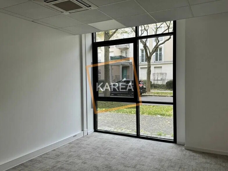 Office in Bussy-Saint-Georges for lease - Interior Photo - Image 2 of 5