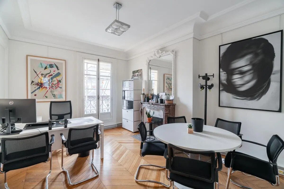 Office in Paris for lease Interior Photo- Image 1 of 9